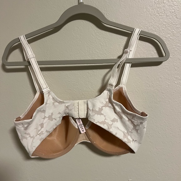 Victoria’s Secret Lined Perfect Coverage-38DD - Picture 2 of 3